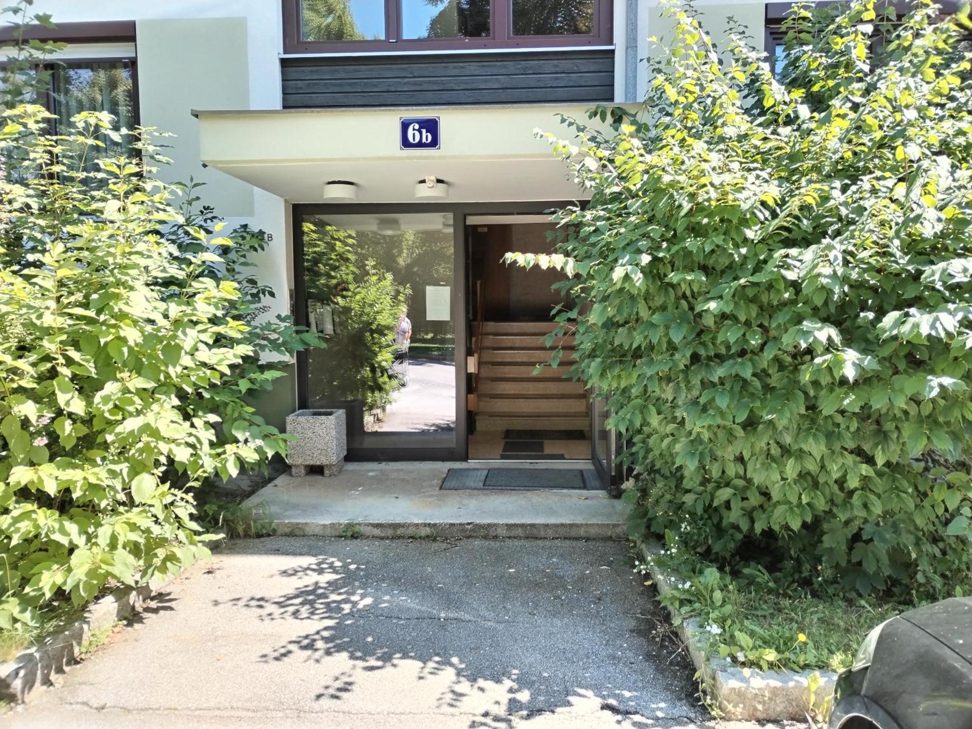 Waldeslust Warmbad Mit Balkon Und Privatem Parkplatz Villach Exterior foto